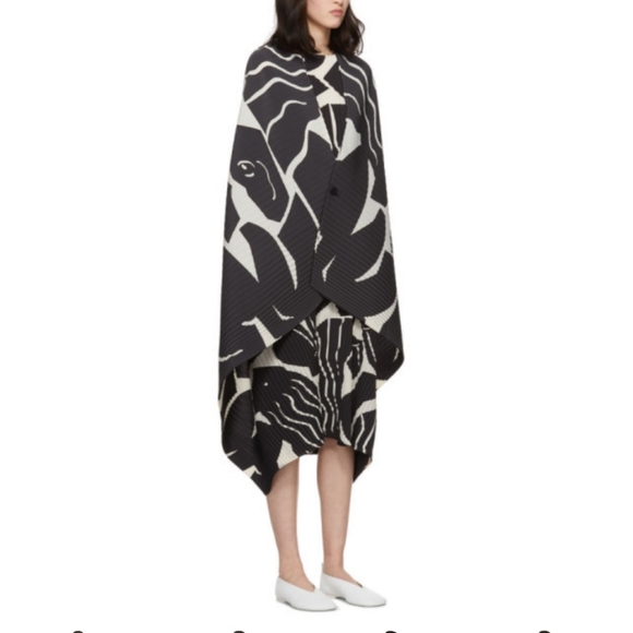 **HP** ISSEY MIYAKE Cape Dress - Picture 4 of 17